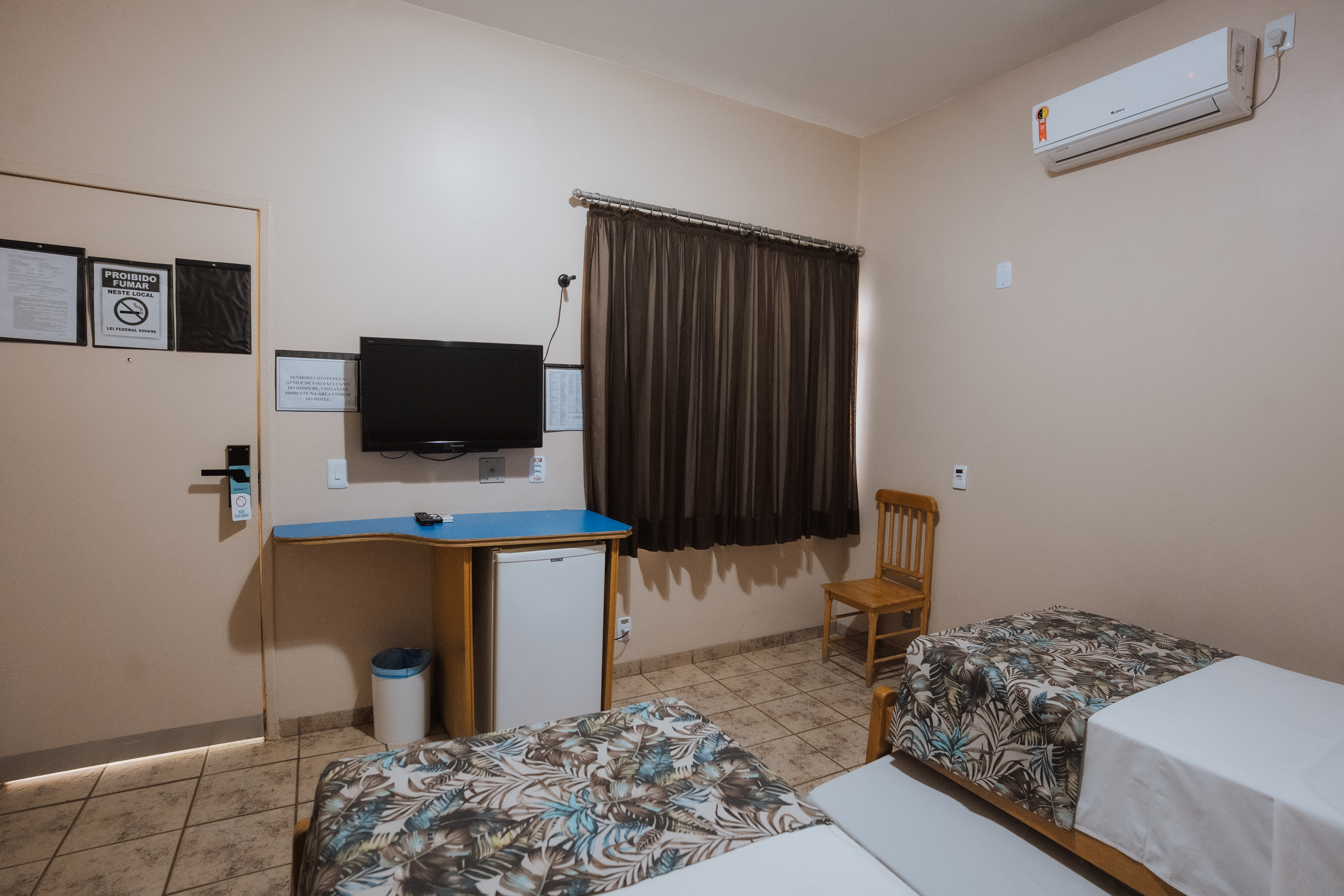 Twin Standard com TV e banheiro privativo